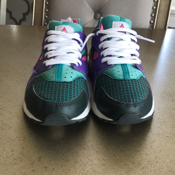 Nike Shoes - Nike hurache